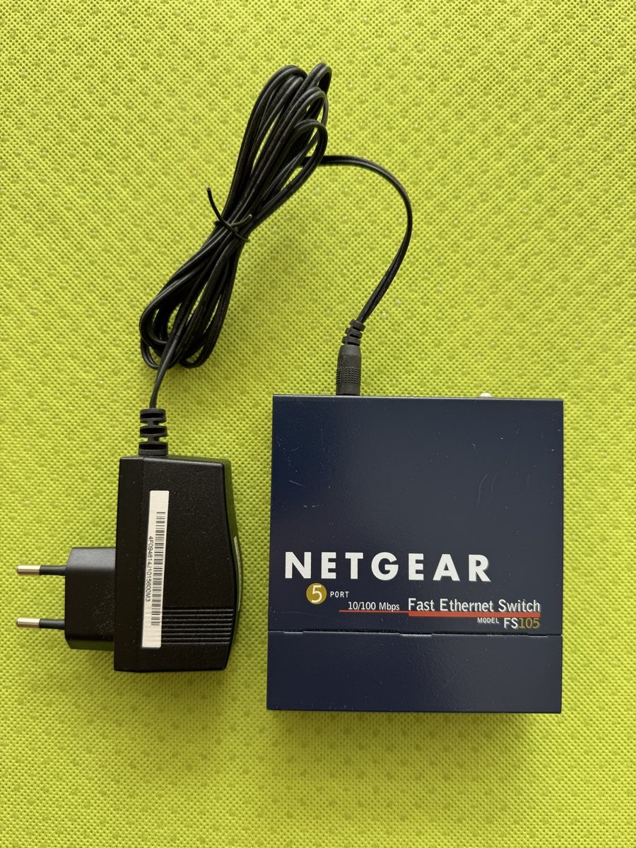 Netgear Hub & Switch: Netgear Switch FS105 5 Port 10/100 Fast Ethernet – Usato da Näfels venduto da Madresue