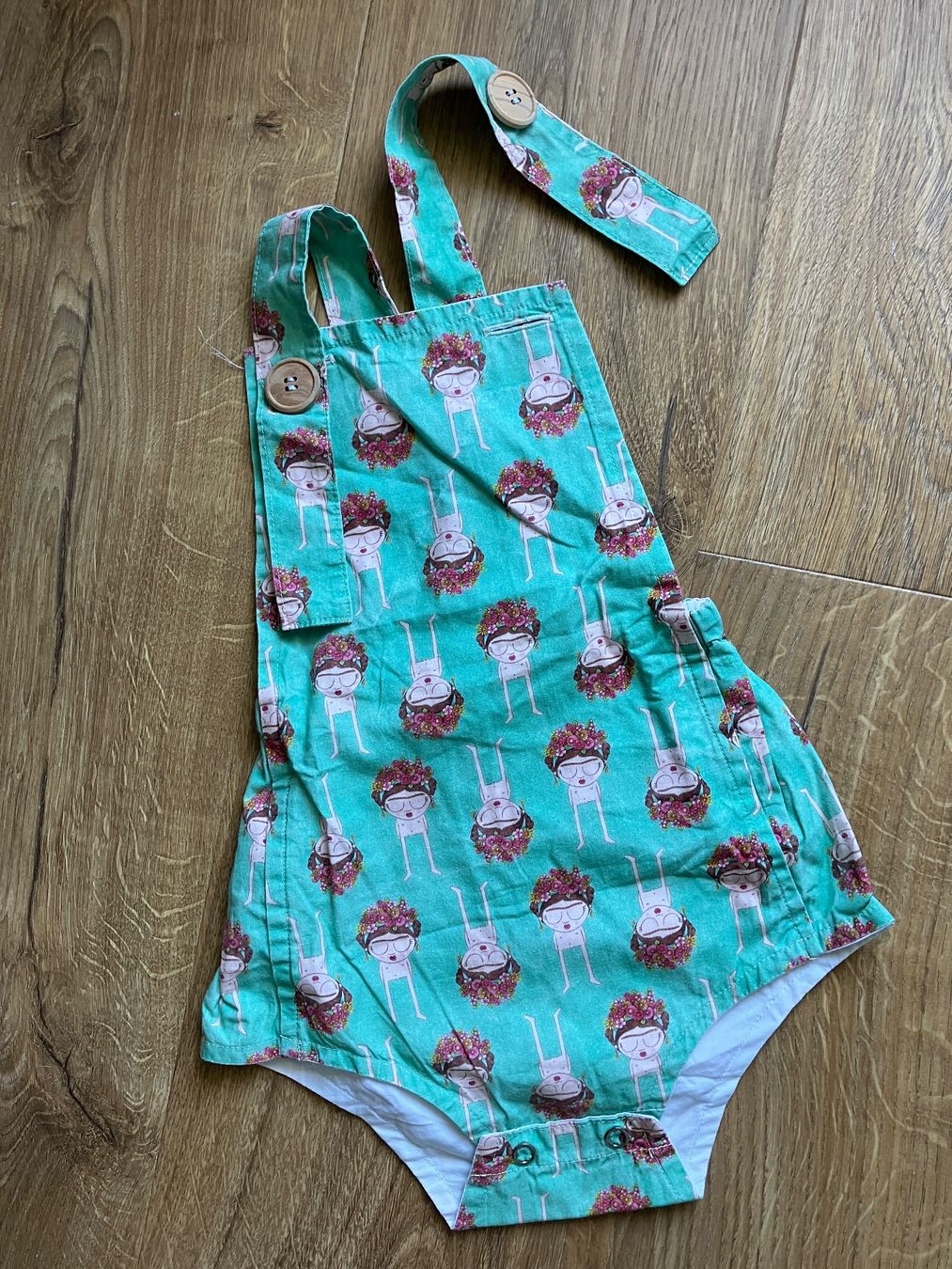 Tute: Frida Kahlo Jumpsuit 24M – Usato da Brugg AG venduto da Magna3