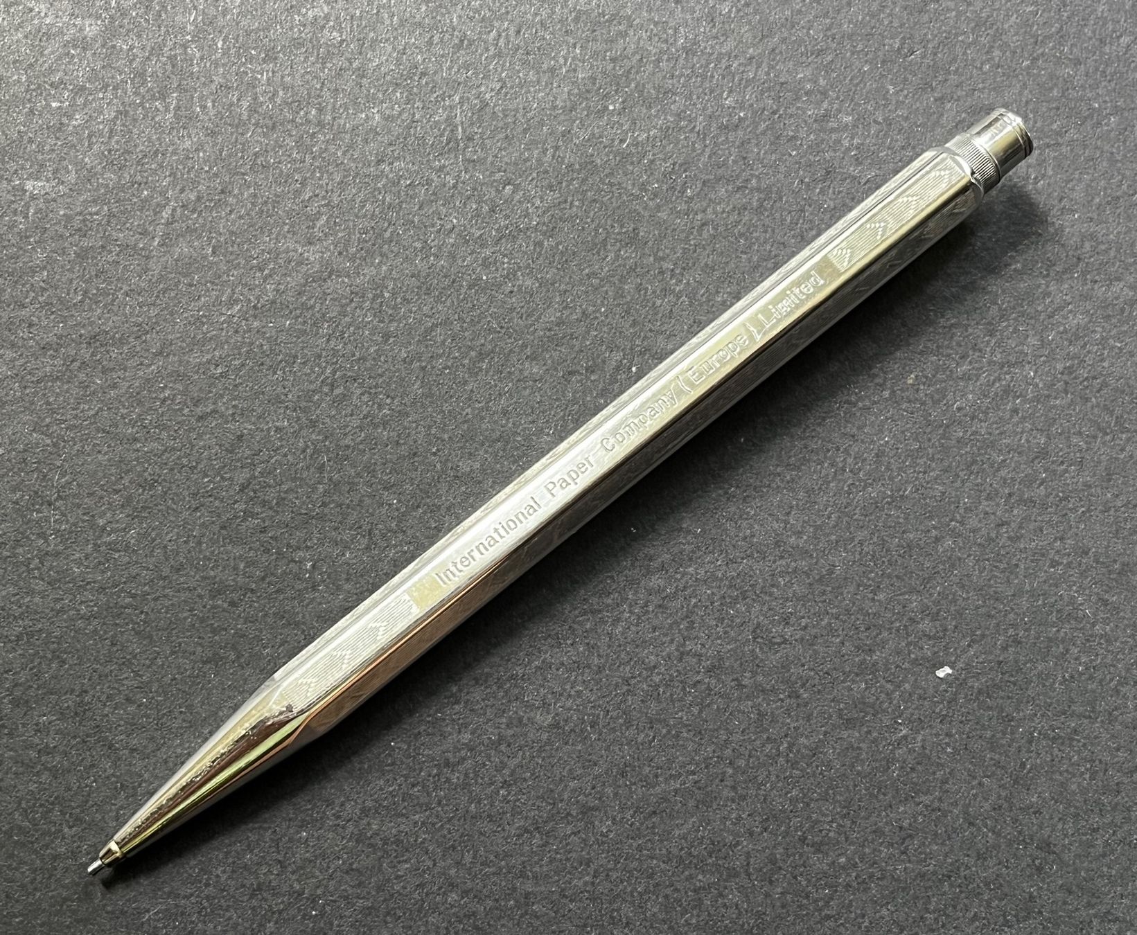 Caran D'Ache Bleistifte, Farbstifte & Kreide: Caran d’Ache Ecridor Minenhalter - Chevron, versilbert – Gebraucht aus Zürich von FV.vintage 1