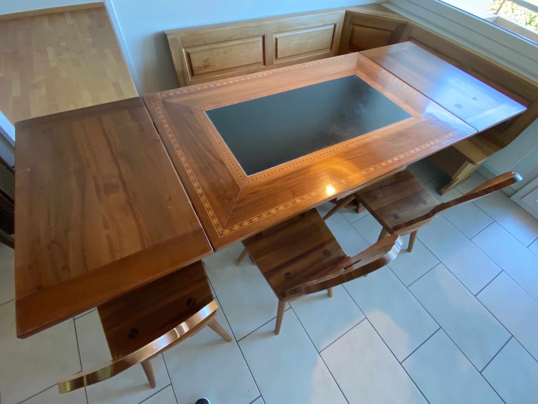 Panchine: Eckbank Nussbaum massiv mit Schiefertisch – Usato da Au ZH venduto da varvoelgy 2