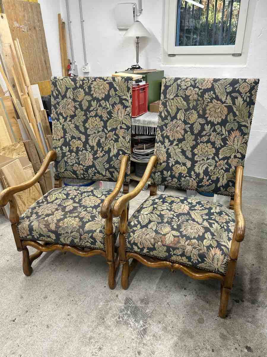 Sessel: Zwei Sessel Blumenmuster Holzgestell gebraucht – Gebraucht aus Hinwil von Sizu0