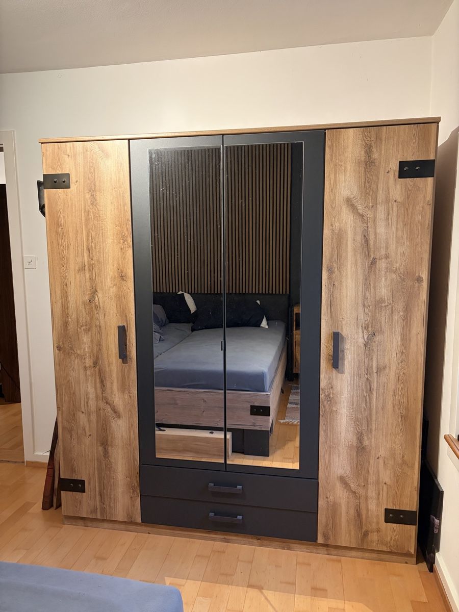 Schränke: Kleiderschrank – Gebraucht aus zürich von cArrow 1