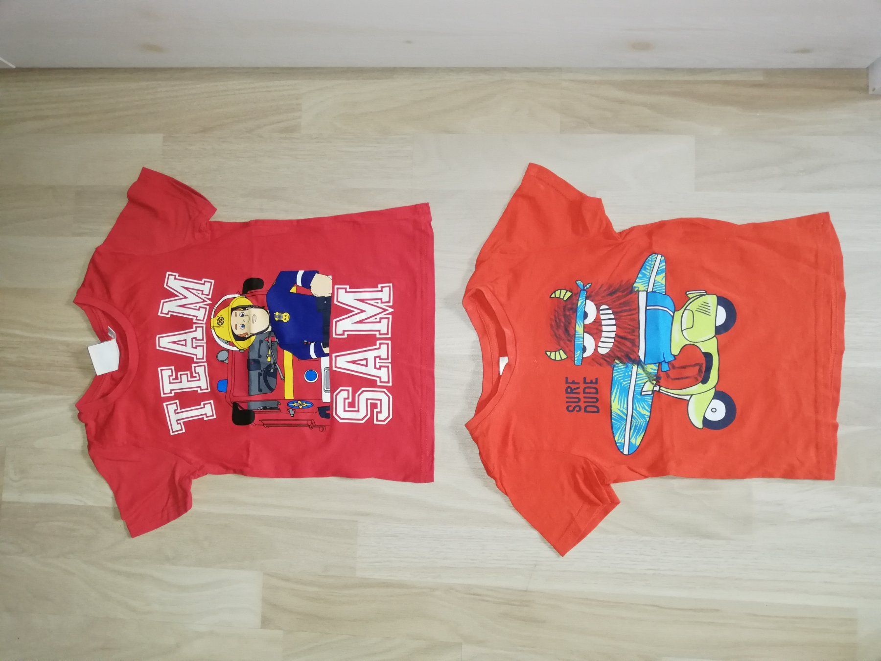 Lotti & Set di vestiti: Lot pulls, t-shits, jeans, (110) – Usato da Biel/Bienne venduto da Sikosi 2