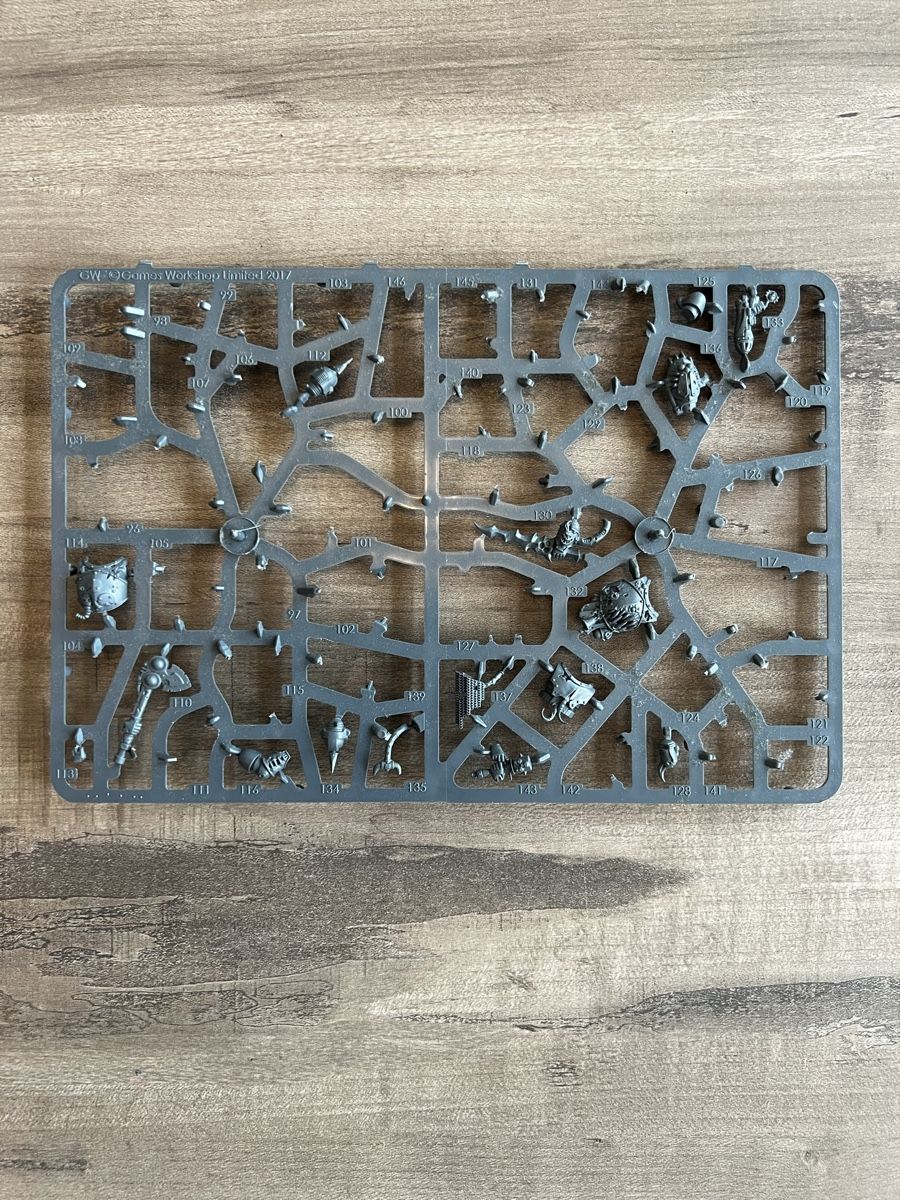 Giochi: Warhammer 40k/Horus Heresy Gussrahmen/Bits Set 3 – Usato da Läufelfingen venduto da stephiesheena 2