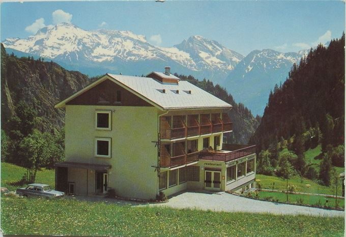 Cartoline postali: BLATTEN bei Naters, Hotel Restaurant Massa, Auto – Usato da Jona venduto da philajona