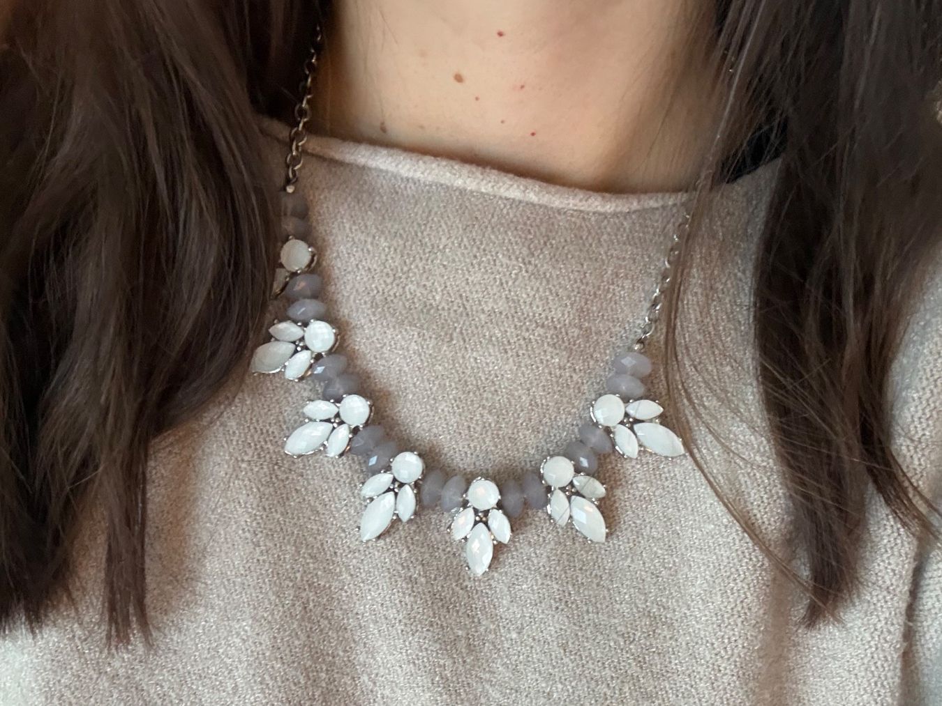 H&M Catenine: Collana con motivi floreali, lilla e violetto – Usato da Zürich venduto da bbbggg