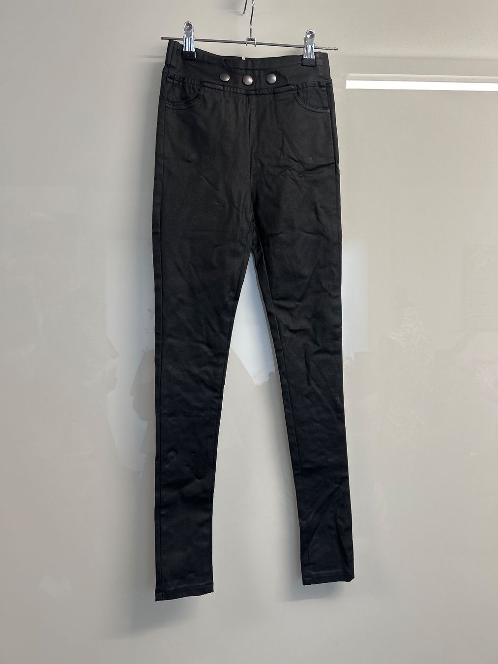 Leggings: Schöne Leggins Hose Lederoptik Gr S NEU – Nuovo e nell'imballaggio originale da Regensdorf venduto da Spyke55