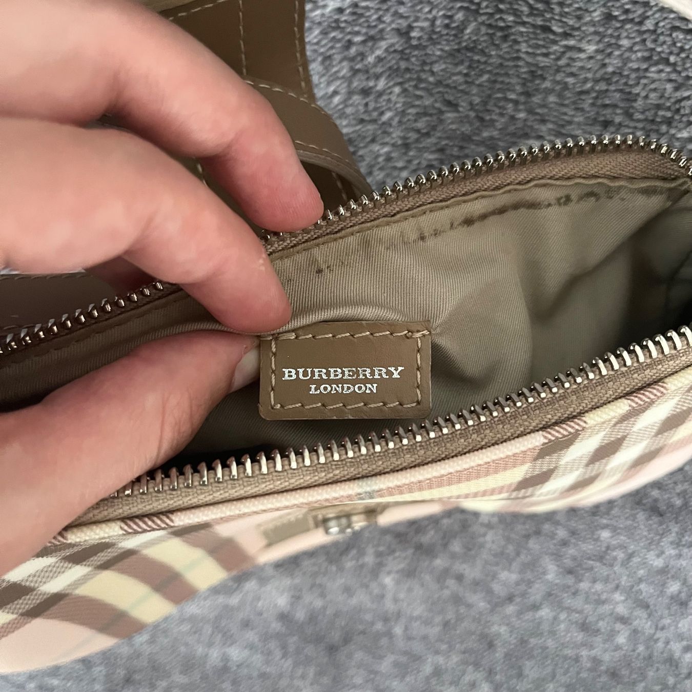 Burberry Taschen für Damen: Burberry Nova Check Shoulder Bag – Gebraucht aus Zug von saskia-chiara 4