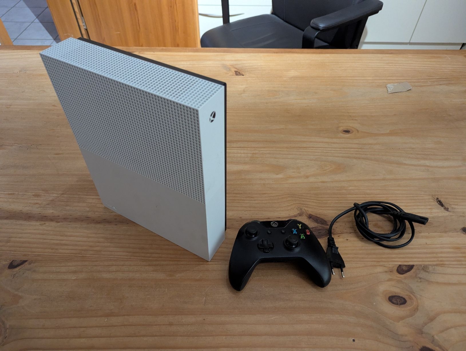 Microsoft Console: Xbox One S All Digital Edition – Usato da Roggliswil venduto da gianfelber123