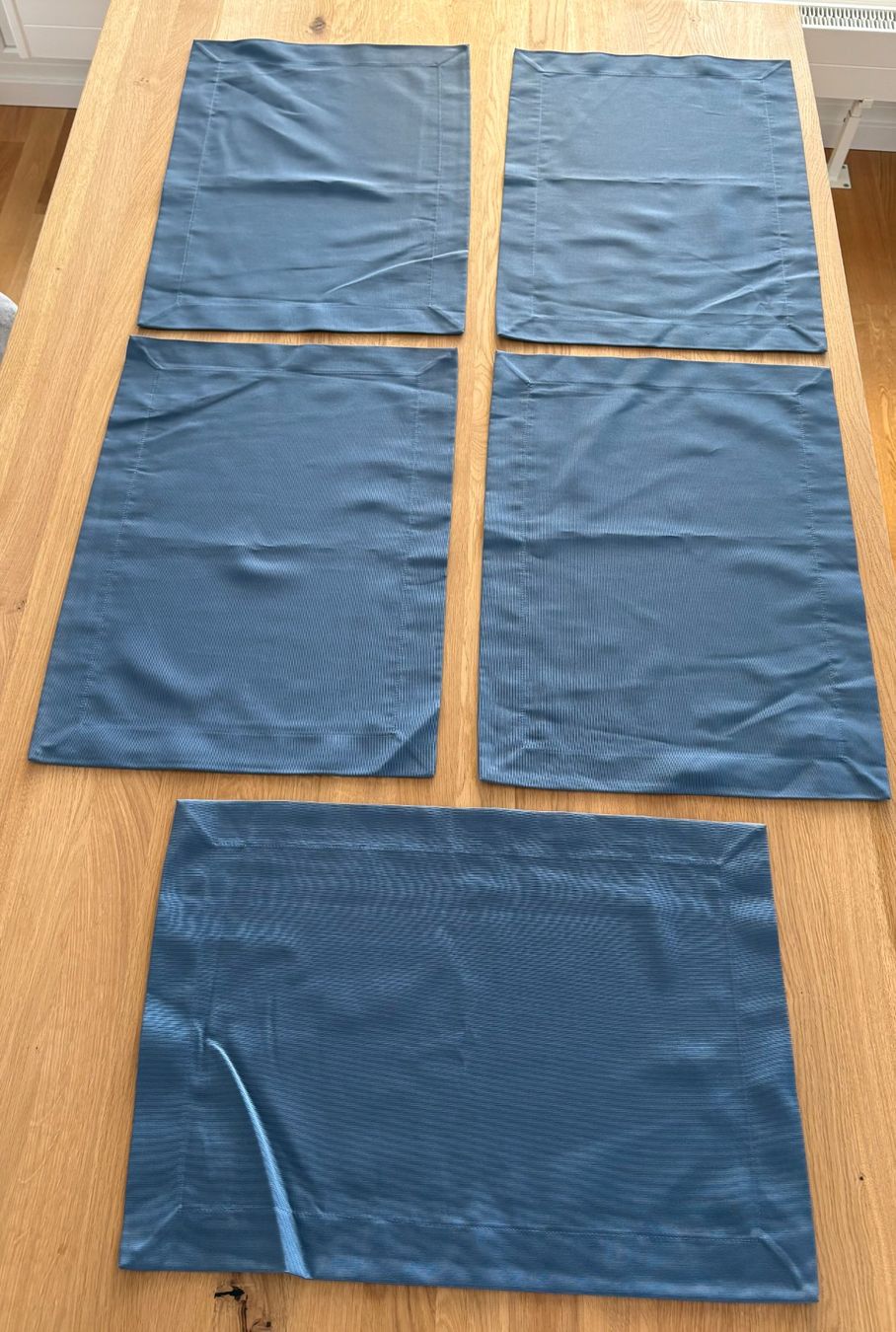 Autre linge de table: 5 TISCHSET NEU 54% BAUMWOLLE 46% POLYESTER – Neuf (Voir description) à Ostermundigen par wini63