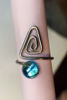 Damen Ring mit blauem Glaselement offene Form