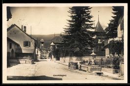 AK Champagne, Straße mit Brunnen und Türmen