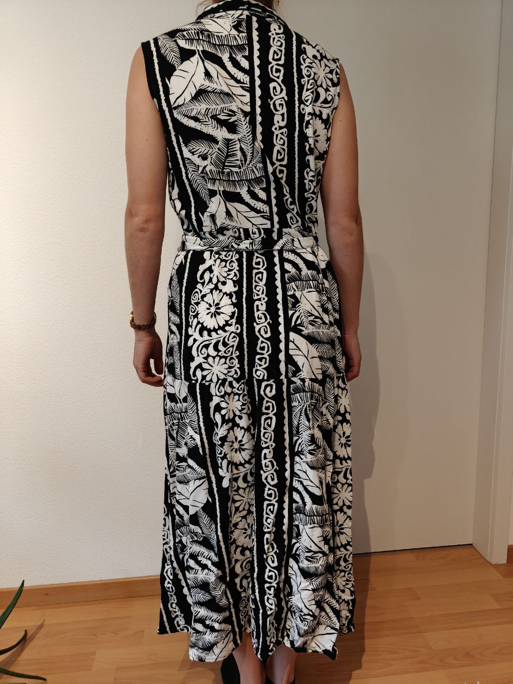 Robes: Langes Kleid schwarz weiss gemustert Gr. M – D'occasion à Olten par Edelw1ss 2