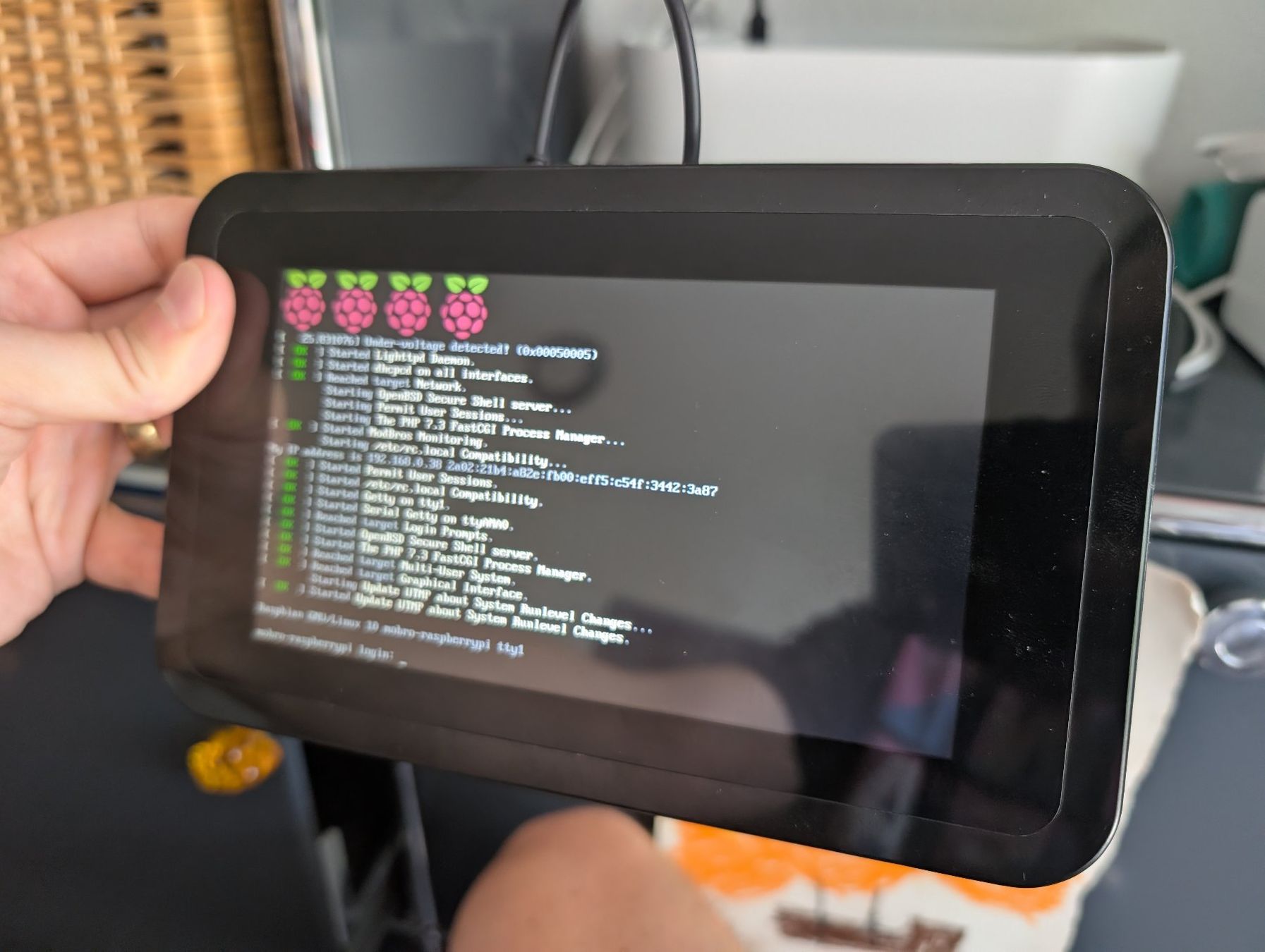 Raspberry Pi PC: Raspberry Pi 3 Model B, 7" Touch Screen, Pi Multicomp 7" – Usato da Langenthal venduto da NeXT405 5