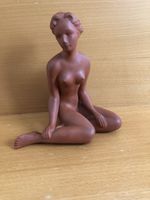 Sehr schöne Frauenskulptur aus Terracotta aus den 50. Jahren