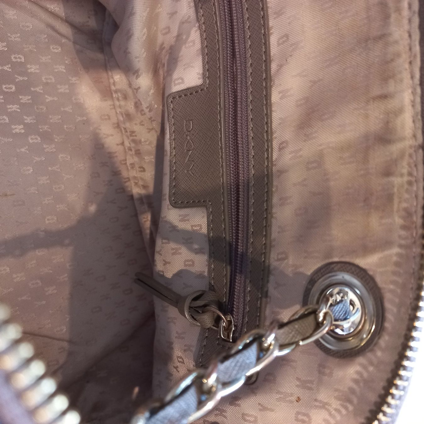 DKNY Sacs femmes: Sac à main DKNY – D'occasion à Dompierre FR par fat_xth5 7