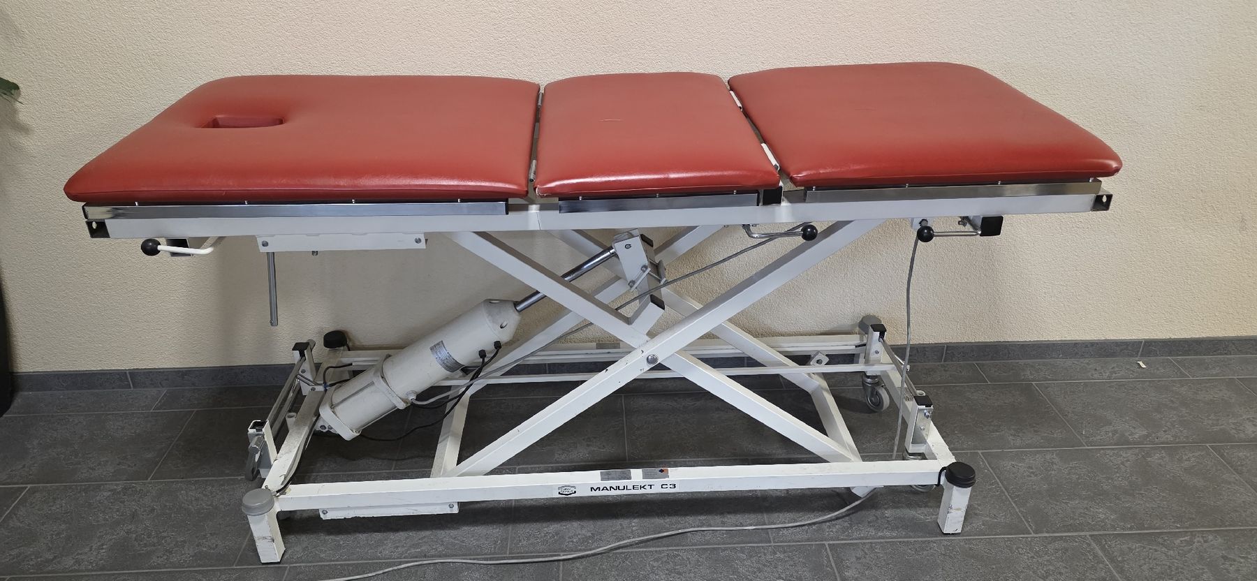 Liegen & Liegestühle: Therapie und Massageliege, Manulekt C3 – Gebraucht aus Madetswil von rolfmartin 3