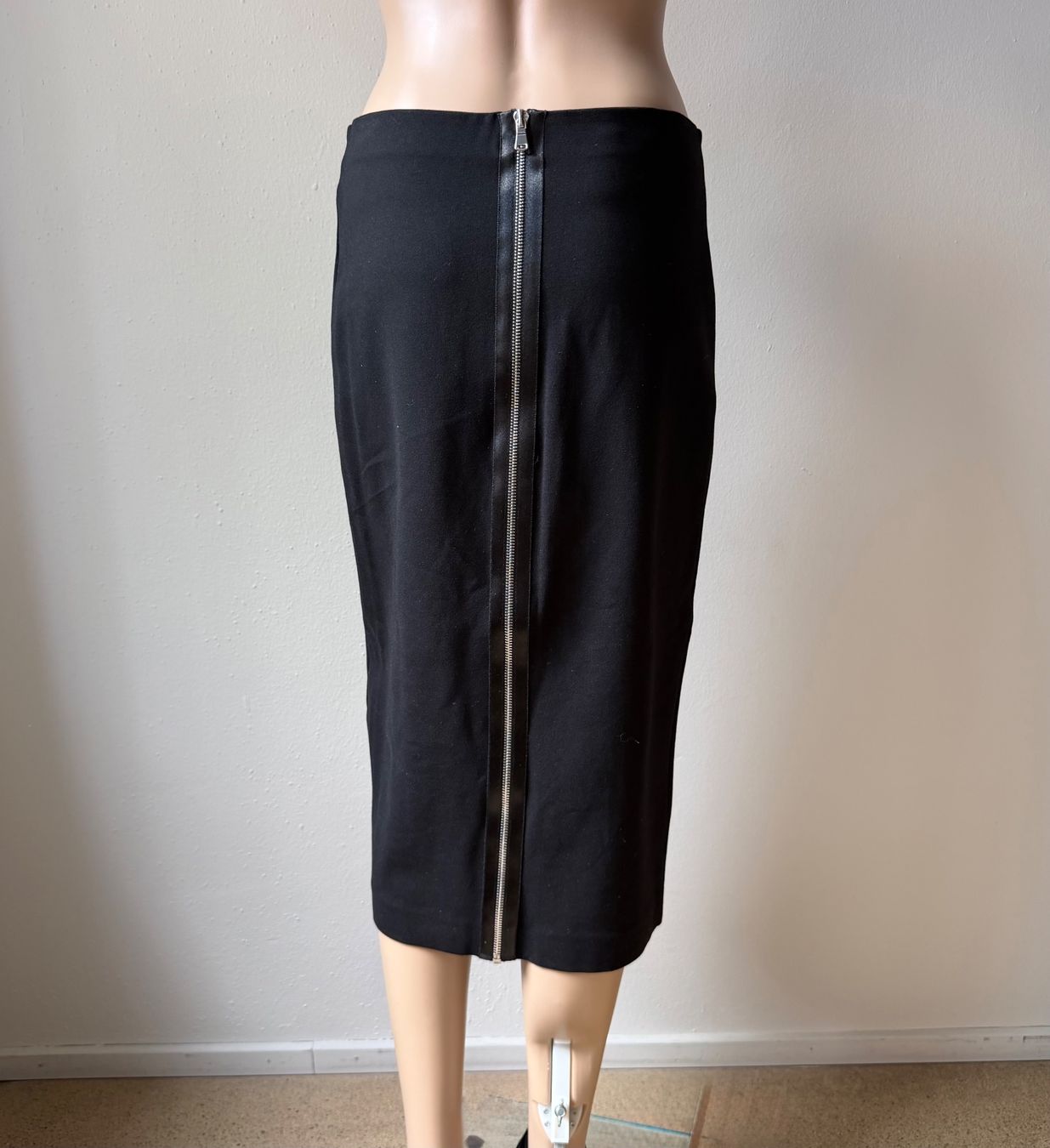 Röcke: McQ Bleistiftrock 🖤 – Gebraucht aus Zürich von ClosetQueen 1