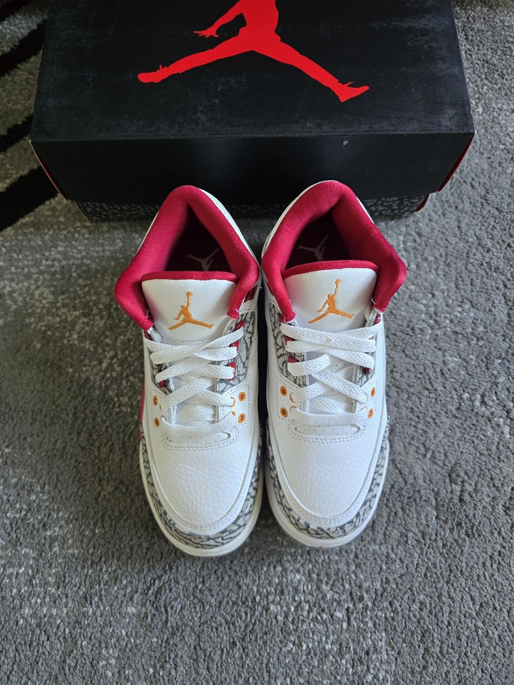 Chaussures hommes: Jordan 3 Cardinal Red  – Neuf avec emballage d'origine à Bôle par A_Kickstory 1