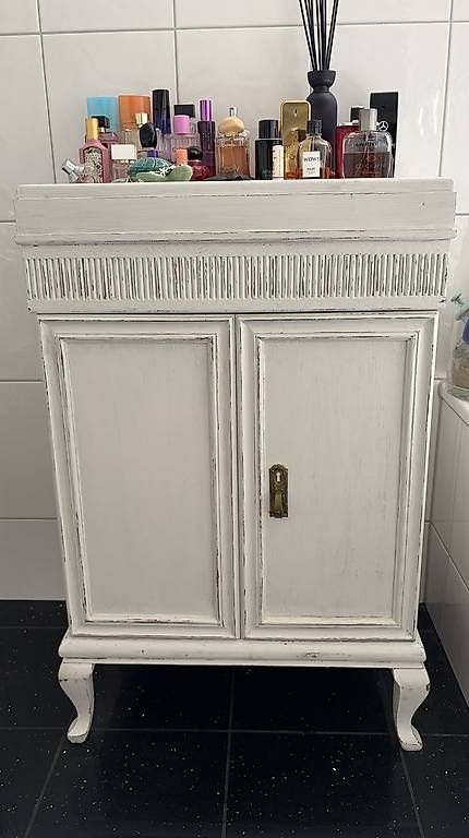 Cassettiere: Spezialmöbel im Shabby chic Stil – Usato da Frick venduto da TheBurningHeart