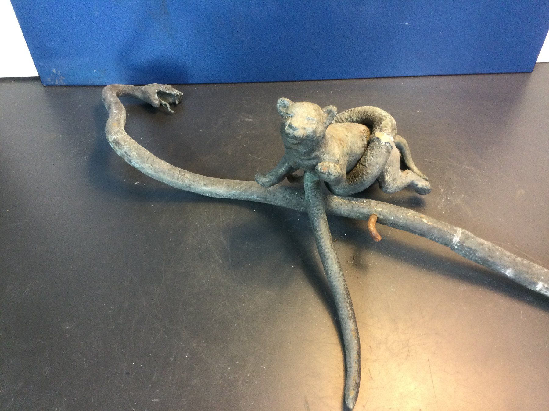 Sculptures & Statues: Defekte Bronce Schlange mit Beute Katze oder ändlich – Défectueux à Wangen SZ par kuriosum12 7