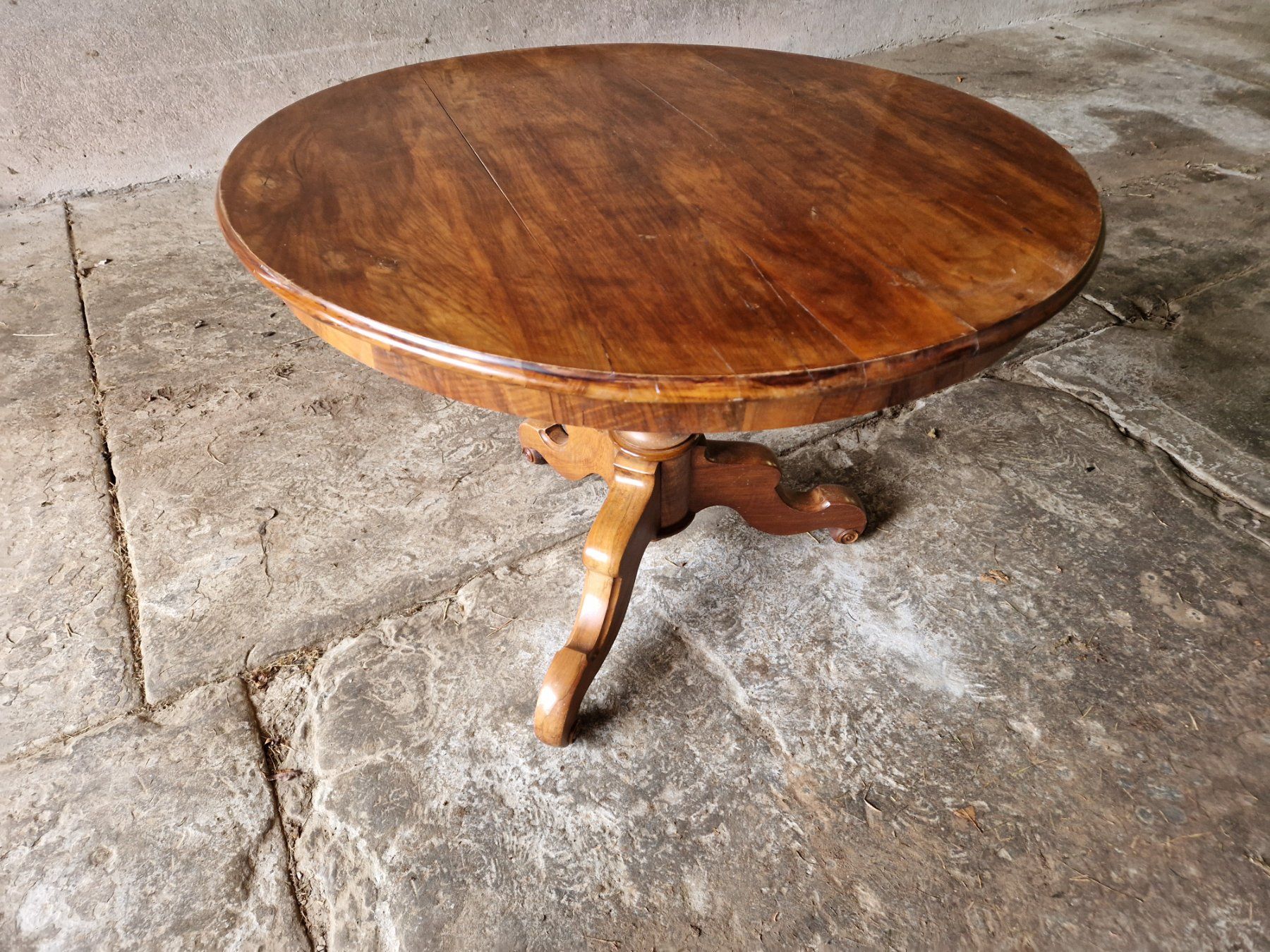 Tavoli: Runder Tisch  100cm mit Holzfuss – Usato da Wädenswil venduto da verebe