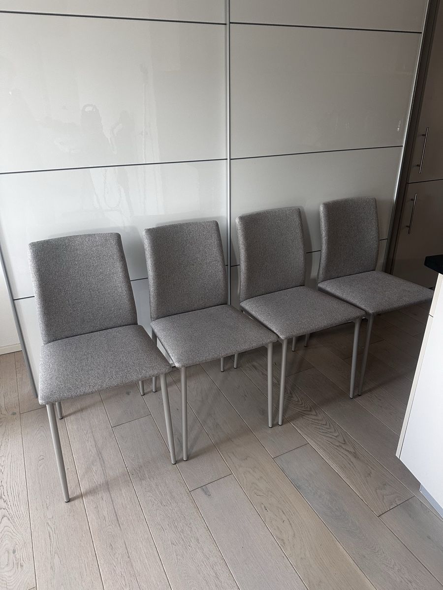 Chaises: 4 Stühle – Neuf (Voir description) à Diessenhofen par len_9tlh 1