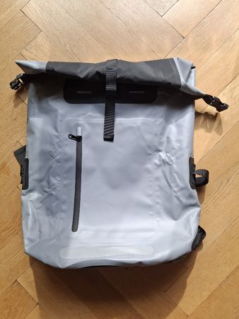 Wasserdichter Rucksack ungebraucht von Karnz, 35 Liter
