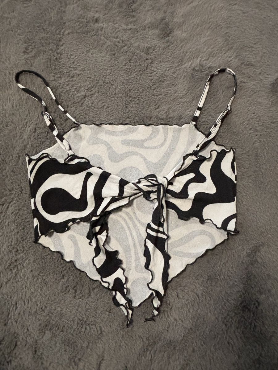 Top: Adjustable Top with black and white print. – Nuovo (secondo la descrizione) da Wichtrach venduto da Re_Fit