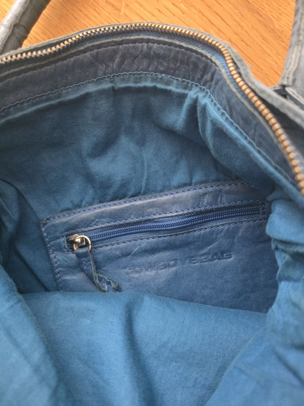Taschen für Damen: Umhängetasche in Leder – Gebraucht aus Seuzach von darf 1