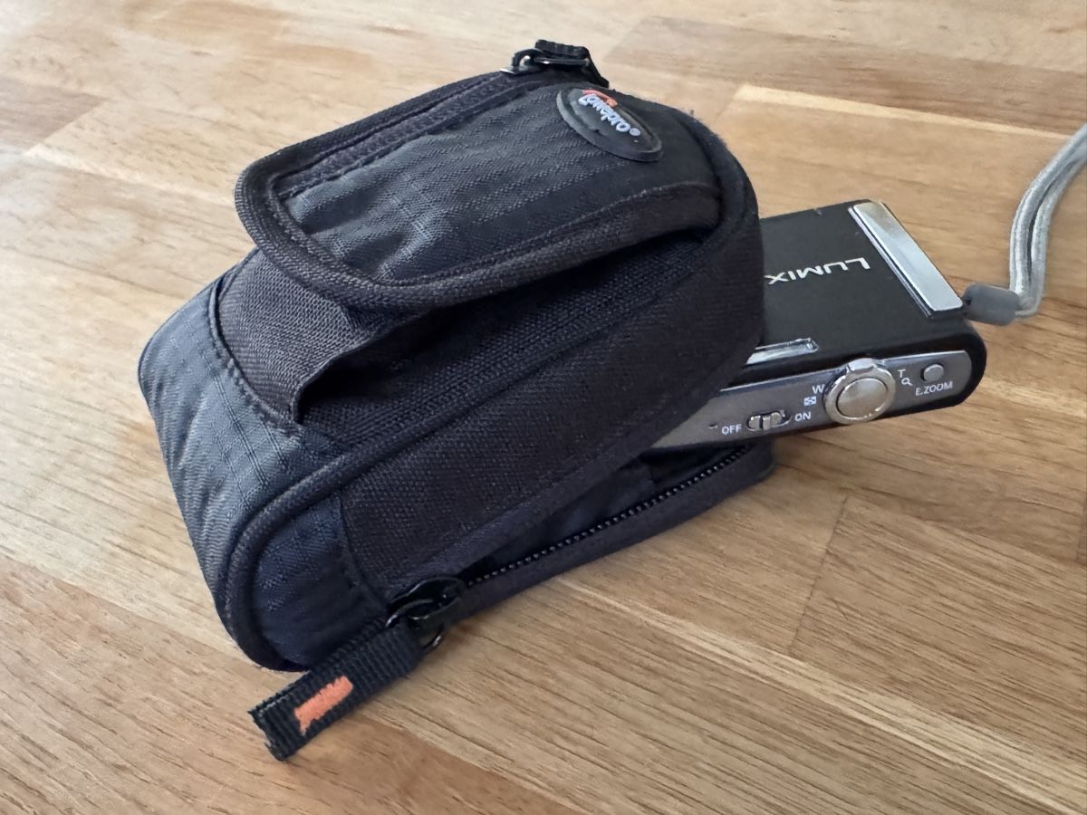 Lowepro Borse: Lowepro Kameratasche klein – Usato da Rüschlikon venduto da Euskadi01 1