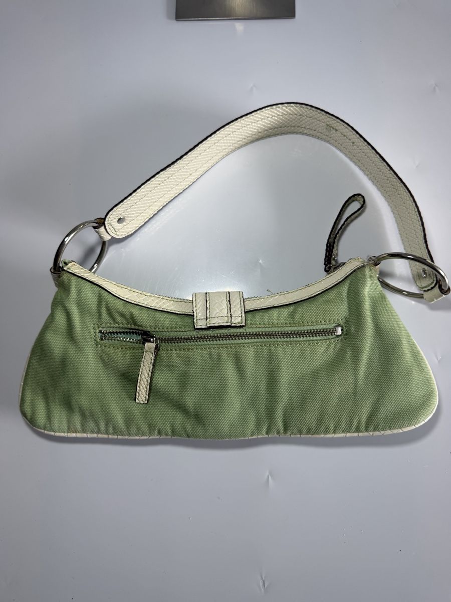 Guess Borse da donna: Guess Baguette Handtasche Grün  – Usato da Vionnaz venduto da b_f_d_r_g 2