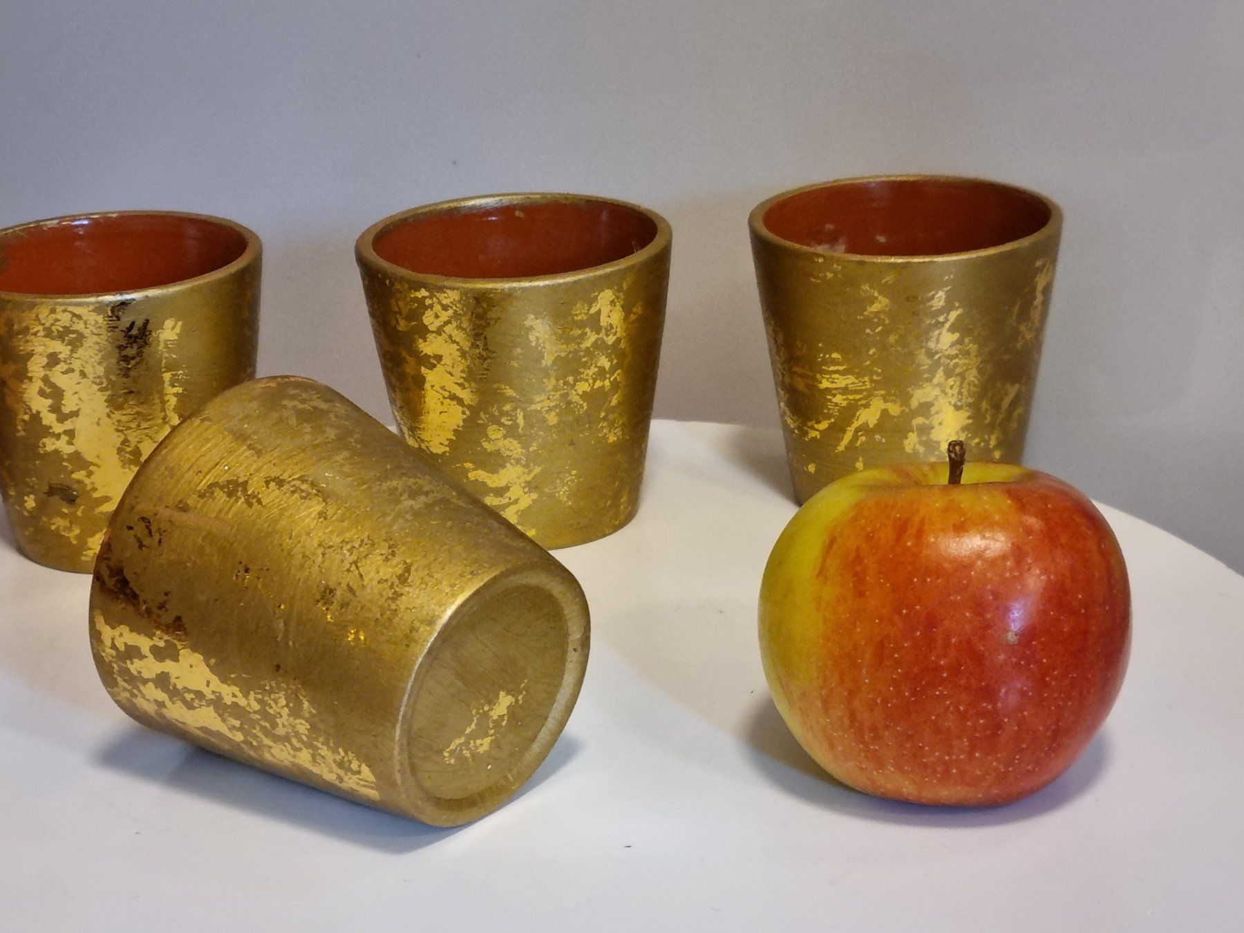 Vasi per fiori: 4 Mini-Übertöpfe in Antik-Gold / Altgold – Usato da Scharnachtal venduto da devin03 1