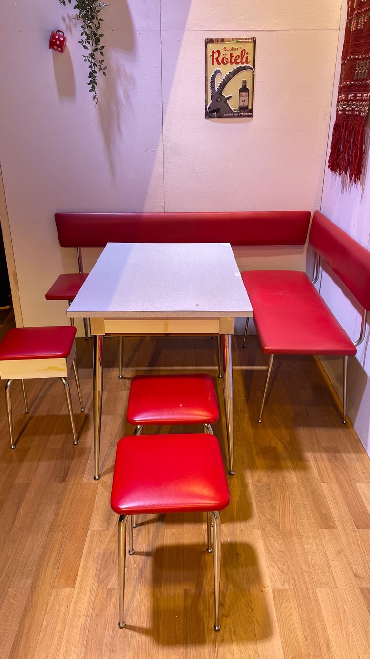 Set di tavolo e panche: Essgruppe im Retro-Stil – Usato da Domat/Ems venduto da Emser66