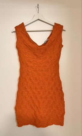 Kleid Zara orange Grösse M neuwertig