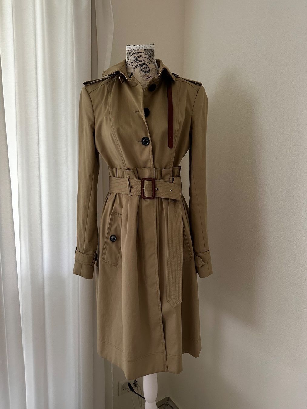 Burberry Cappotti: Burberry Trenchcoat Grosse 38 – Nuovo (secondo la descrizione) da Alpnach Dorf venduto da ljusja