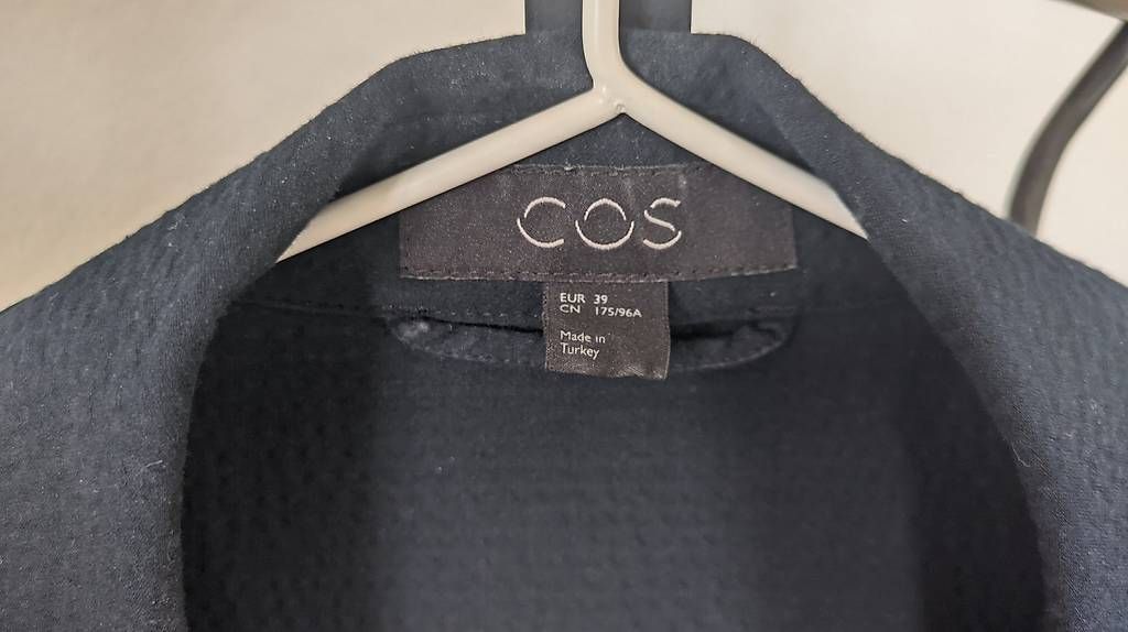 Jacken: COS Seersucker Overshirt Navy Grösse 39 – Gebraucht aus Zürich von Unterstop 2
