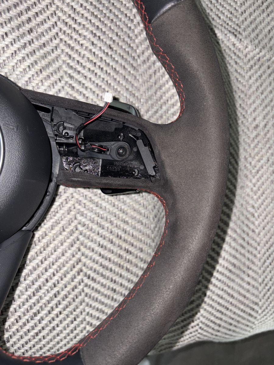 Audi Toutes les pièces auto: Original Audi RS3 8V Performance Lenkrad Alcantara Leder – D'occasion à Seltisberg par cce_s768 4
