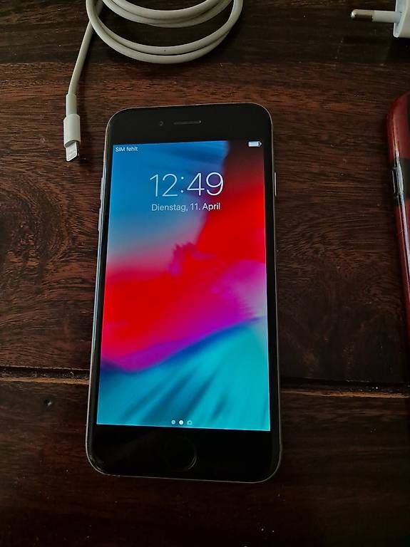 Apple Portables: IPhone 6, Silber, 128GB – D'occasion à Zürich par anastacia03