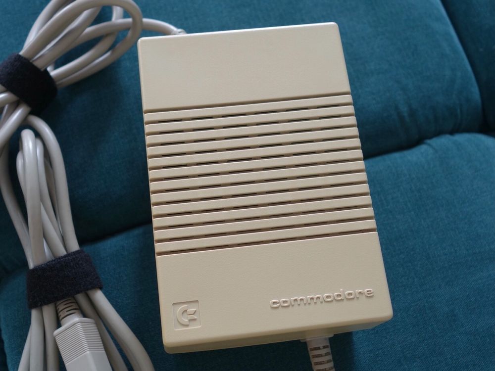 Reparación de la fuente de alimentación del Amiga 3000 | Commodore Spain