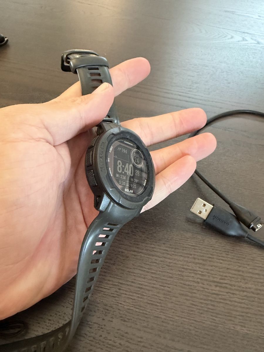 Garmin Smartwatch: Garmin Instinct 2 Solar Smartwatch with charging cable – Usato da Steinhausen venduto da bbr_kj8g 1