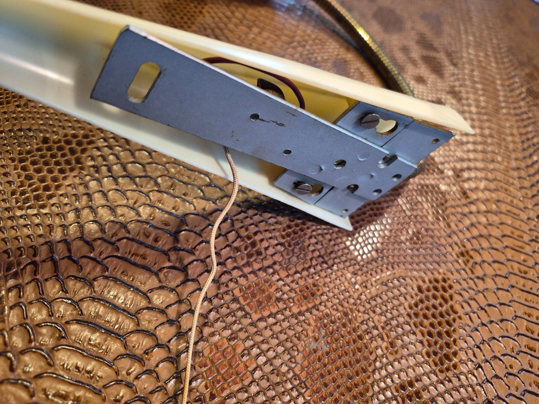 Lampade: 1 applique en laiton et bakélite – Usato da charmoille venduto da mir_my9f 3