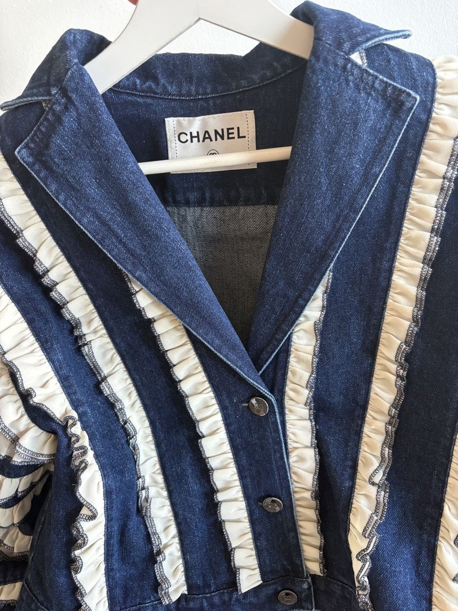 Chanel Giacche: Chanel Denim Jacket with Ruffles – Usato da Nyon venduto da My_wardrobe 3