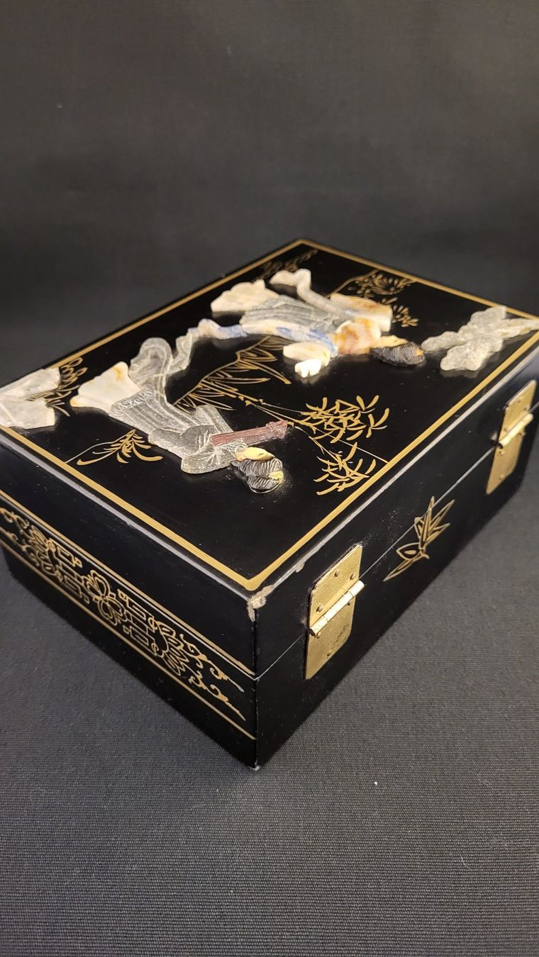 Portagioie: Asiatische Schmuck-Schatulle mit Steinrelief – Usato da Basel venduto da spinne02 4