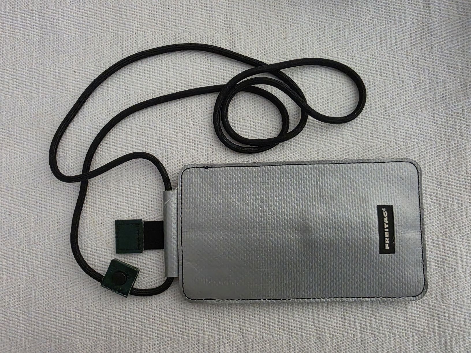 Freitag Sacs: Freitag Handyetui, silber – D'occasion à Rikon im Tösstal par Quimy68