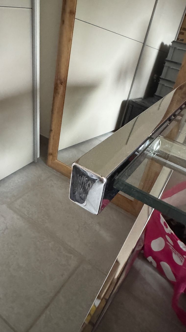 Scrivanie: Schreibtisch mit Glasplatte – Usato da Chur venduto da laedlae 1