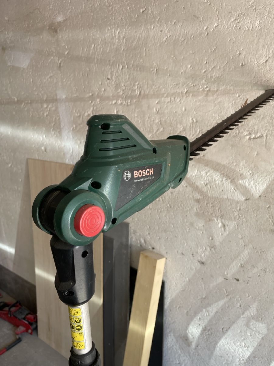 Bosch Tous les outils: BOSCH Heckenschere UniversalHedgePole 18 – D'occasion à Port par Manuel22 1