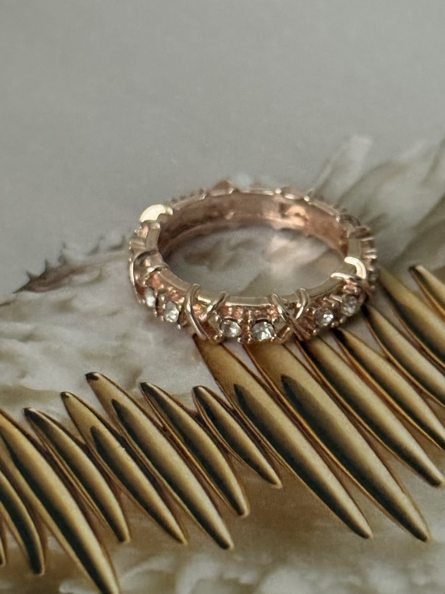 Anelli: Roségoldener Ring mit Strass Modeschmuck – Nuovo e nell'imballaggio originale da Oberentfelden venduto da Irinagueven 1