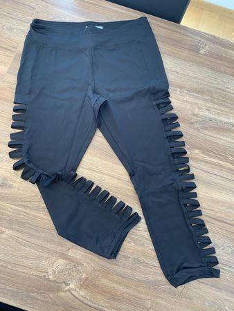 Forever 21 Leggings mit Cutouts