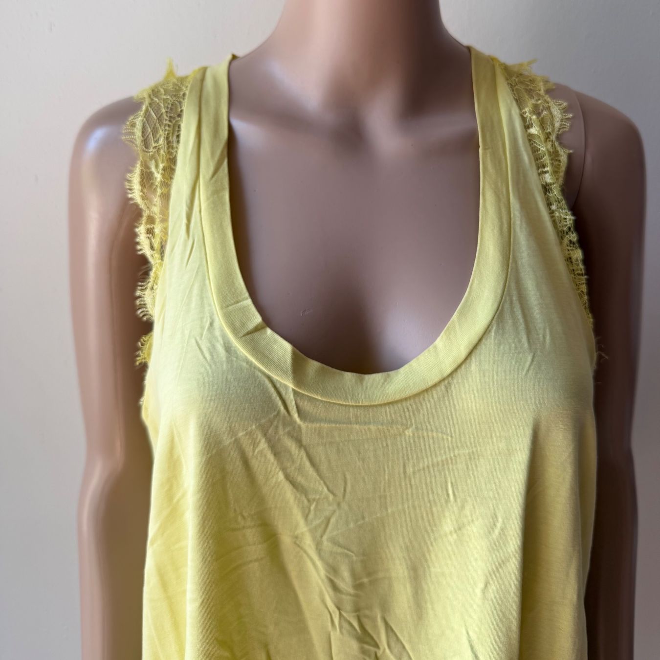Pinko Tops: PINKO Top mit Spitzendetails 💛 – Gebraucht aus Zürich von ClosetQueen 2
